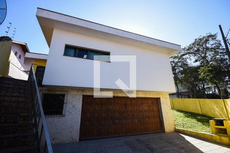 Casa para alugar com 320m², 2 quartos e 4 vagas Casa para alugar com 320m², 2 quartos e 4 vagasFachada posterior