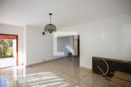 Sala de casa para alugar com 2 quartos, 320m² em Jardim Londrina, São Paulo