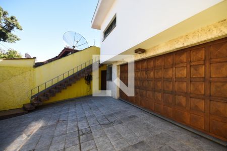 Casa para alugar com 320m², 2 quartos e 4 vagas Casa para alugar com 320m², 2 quartos e 4 vagasGaragem