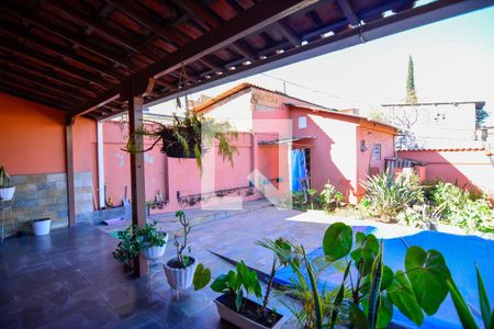 Casa à venda com 300m², 3 quartos e 5 vagas Casa à venda com 300m², 3 quartos e 5 vagasÁrea comum - Piscina