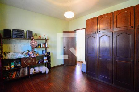 Casa à venda com 300m², 3 quartos e 5 vagas Casa à venda com 300m², 3 quartos e 5 vagasQuarto 2