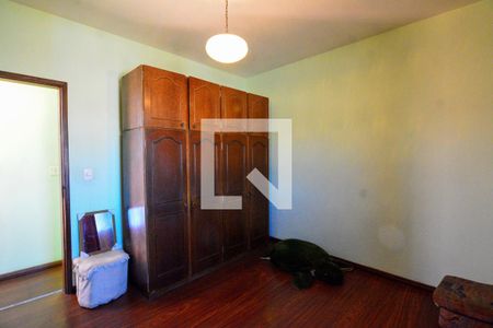 Casa à venda com 300m², 3 quartos e 5 vagas Casa à venda com 300m², 3 quartos e 5 vagasQuarto 2