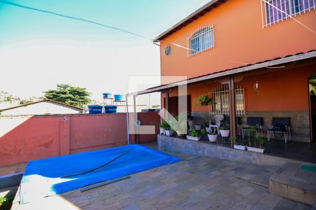Casa à venda com 300m², 3 quartos e 5 vagas Casa à venda com 300m², 3 quartos e 5 vagasÁrea comum - Piscina