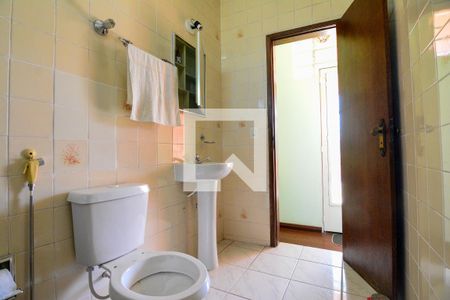 Casa à venda com 300m², 3 quartos e 5 vagas Casa à venda com 300m², 3 quartos e 5 vagasBanheiro