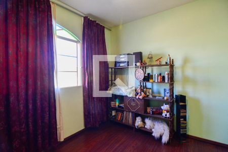 Casa à venda com 300m², 3 quartos e 5 vagas Casa à venda com 300m², 3 quartos e 5 vagasQuarto 2