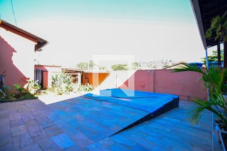 Casa à venda com 300m², 3 quartos e 5 vagas Casa à venda com 300m², 3 quartos e 5 vagasÁrea comum - Piscina