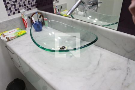 Casa de condomínio à venda com 110m², 3 quartos e 2 vagasBanheiro 1