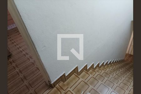 Casa para alugar com 336m², 2 quartos e 1 vagaEscada quartos
