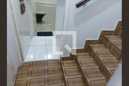 Casa para alugar com 336m², 2 quartos e 1 vagaEscada quartos