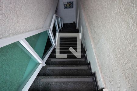 Casa à venda com 46m², 2 quartos e 2 vagas Casa à venda com 46m², 2 quartos e 2 vagasEscada