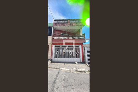 Casa à venda com 132m², 2 quartos e 2 vagas Casa à venda com 132m², 2 quartos e 2 vagasFachada