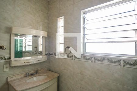 Casa à venda com 291m², 4 quartos e 3 vagasBanheiro da Suíte