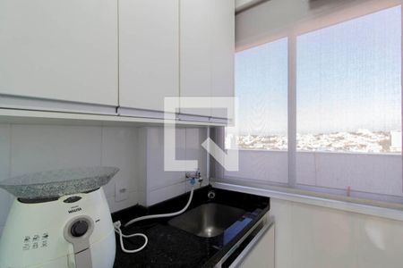Cozinha e Área de Serviço Integrada  de apartamento para alugar com 3 quartos, 69m² em Vila Ré, São Paulo