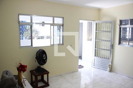Sala de casa à venda com 3 quartos, 200m² em Vila Carmosina, São Paulo