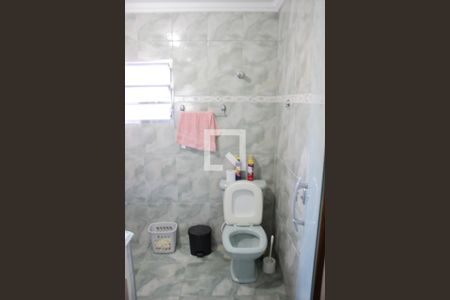 Casa à venda com 200m², 3 quartos e 2 vagasBanheiro 2