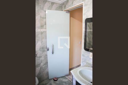 Casa à venda com 200m², 3 quartos e 2 vagasBanheiro 2