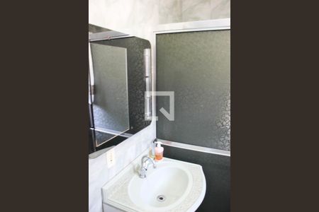 Casa à venda com 200m², 3 quartos e 2 vagasBanheiro 2