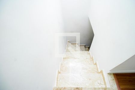 Casa à venda com 125m², 3 quartos e 2 vagasEscada