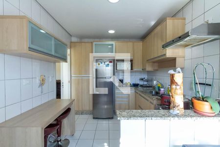 Apartamento à venda com 105m², 3 quartos e 2 vagas Apartamento à venda com 105m², 3 quartos e 2 vagasCozinha e Área de Serviço