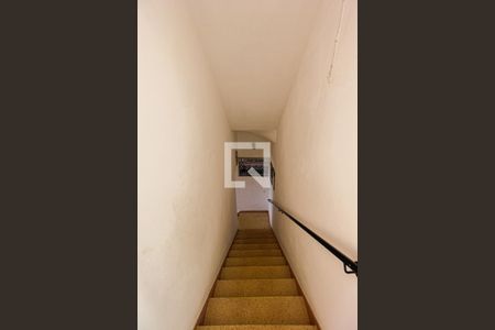 Casa para alugar com 148m², 2 quartos e 2 vagas Casa para alugar com 148m², 2 quartos e 2 vagasEscadas