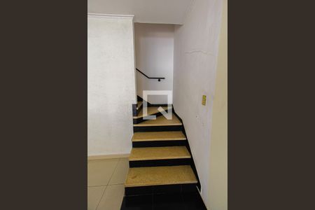 Casa para alugar com 148m², 2 quartos e 2 vagas Casa para alugar com 148m², 2 quartos e 2 vagasEscadas