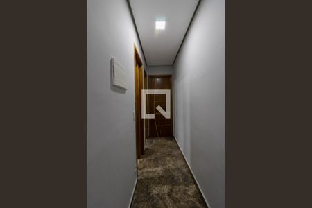 Corredor de apartamento à venda com 2 quartos, 53m² em Jardim Cocaia, Guarulhos