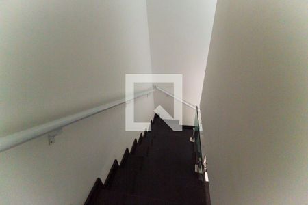 Escada de casa para alugar com 3 quartos, 163m² em Vila Carolina, São Paulo