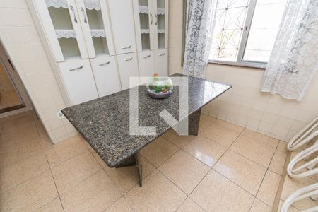 Casa para alugar com 344m², 3 quartos e 6 vagasCopa - Mesa de jantar