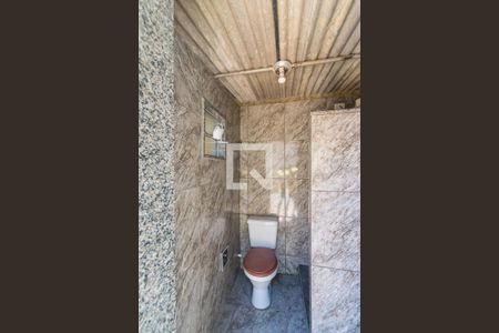 Casa para alugar com 344m², 3 quartos e 6 vagasBanheiro da garagem