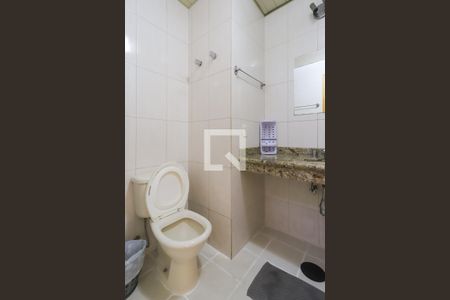 Banheiro de kitnet/studio para alugar com 1 quarto, 48m² em Vila Isolina Mazzei, São Paulo