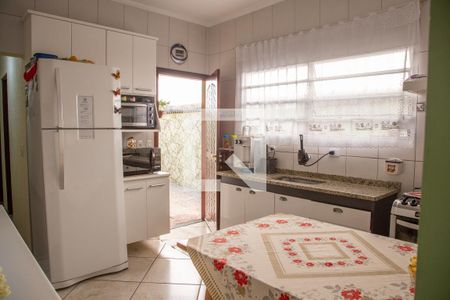 Casa à venda com 125m², 2 quartos e 4 vagas Casa à venda com 125m², 2 quartos e 4 vagasCozinha