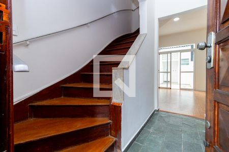 Escada de casa para alugar com 2 quartos, 120m² em Mooca, São Paulo