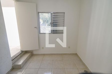 Quarto de casa para alugar com 1 quarto, 45m² em Jardim Kuabara, Taboão da Serra