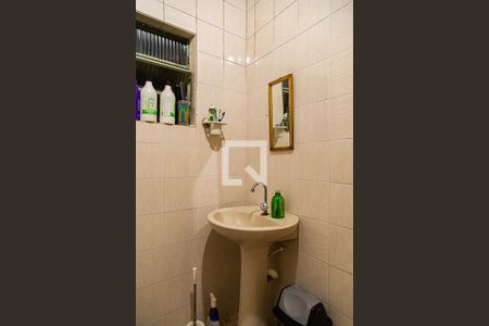 Casa à venda com 59m², 2 quartos e 6 vagas Casa à venda com 59m², 2 quartos e 6 vagasBanheiro