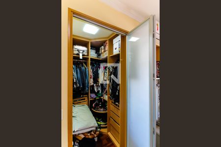 Apartamento à venda com 120m², 3 quartos e 3 vagasCloset da suíte 2
