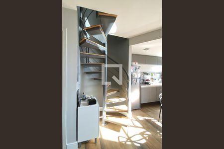 Escada de apartamento para alugar com 1 quarto, 75m² em Alphaville Industrial, Barueri