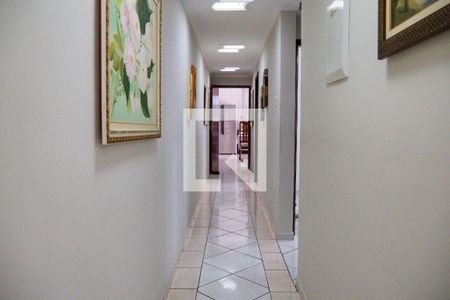 Casa à venda com 217m², 5 quartos e 5 vagasCorredor