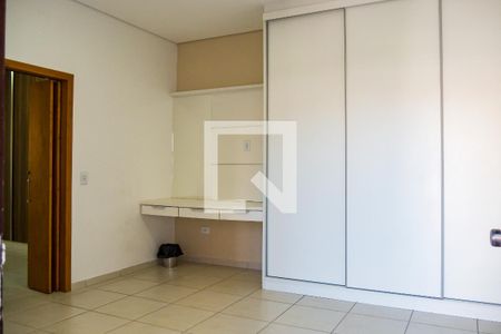Casa à venda com 217m², 5 quartos e 5 vagasQuarto 4 - Casa 2