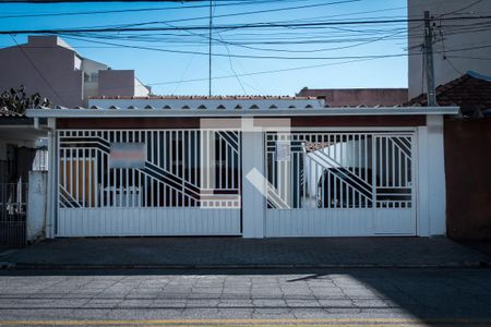 Casa à venda com 217m², 5 quartos e 5 vagas Casa à venda com 217m², 5 quartos e 5 vagasFachada