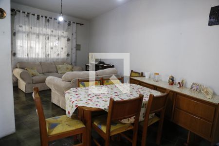 Sala de casa para alugar com 2 quartos, 70m² em Jardim Vivan, São Paulo