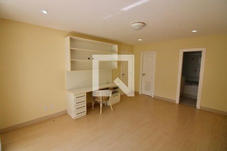 Casa de condomínio à venda com 1113m², 5 quartos e 4 vagas Casa de condomínio à venda com 1113m², 5 quartos e 4 vagasSuíte 4