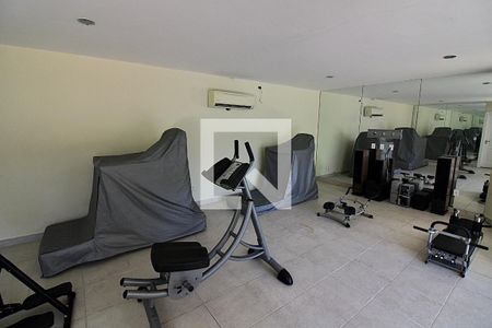 Casa de condomínio à venda com 1113m², 5 quartos e 4 vagas Casa de condomínio à venda com 1113m², 5 quartos e 4 vagasAcademia