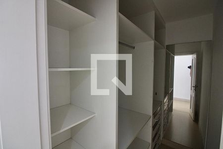 Casa de condomínio à venda com 1113m², 5 quartos e 4 vagas Casa de condomínio à venda com 1113m², 5 quartos e 4 vagasCloset da suíte 3