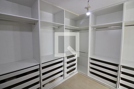 Casa de condomínio à venda com 1113m², 5 quartos e 4 vagas Casa de condomínio à venda com 1113m², 5 quartos e 4 vagasCloset da suíte 1