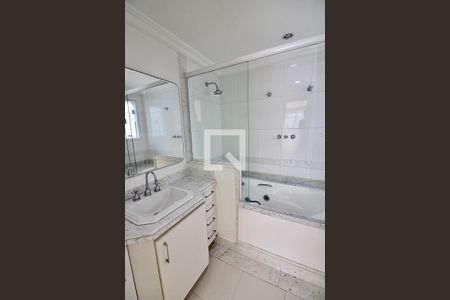 Casa de condomínio à venda com 1113m², 5 quartos e 4 vagas Casa de condomínio à venda com 1113m², 5 quartos e 4 vagasBanheiro da Suíte 4