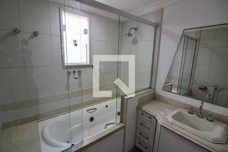 Casa de condomínio à venda com 1113m², 5 quartos e 4 vagas Casa de condomínio à venda com 1113m², 5 quartos e 4 vagasBanheiro da Suíte 3