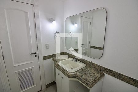 Casa de condomínio à venda com 1113m², 5 quartos e 4 vagas Casa de condomínio à venda com 1113m², 5 quartos e 4 vagasBanheiro Social