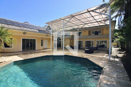 Casa de condomínio à venda com 1113m², 5 quartos e 4 vagas Casa de condomínio à venda com 1113m², 5 quartos e 4 vagasPiscina