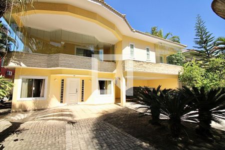 Casa de condomínio à venda com 1113m², 5 quartos e 4 vagas Casa de condomínio à venda com 1113m², 5 quartos e 4 vagasÁrea externa