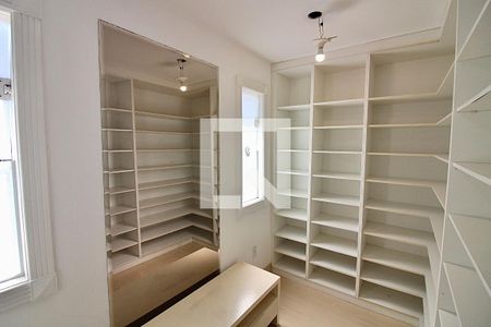 Casa de condomínio à venda com 1113m², 5 quartos e 4 vagas Casa de condomínio à venda com 1113m², 5 quartos e 4 vagasCloset da suíte 1